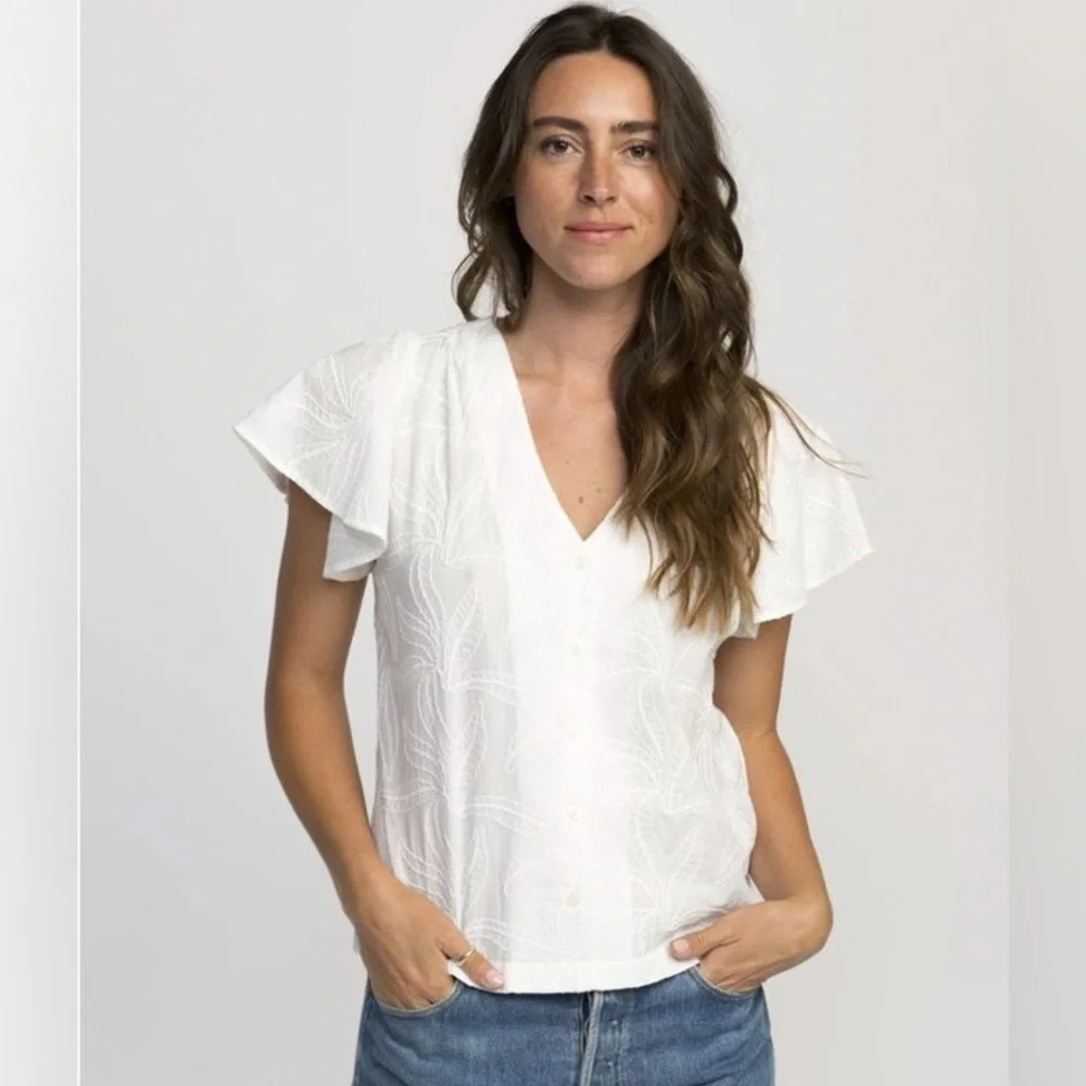 NWT Trovata Angela Flutter Sleeve Blouse in White - Picture 1 of 7